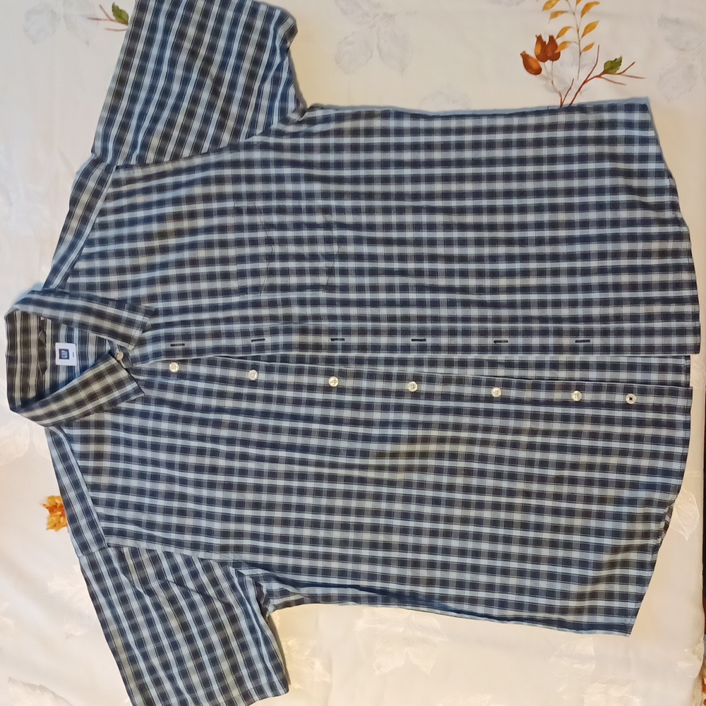 Men's Short Sleeve Gap Button Down Shirt. Large. Dark Navy Blue Plaid/Check.